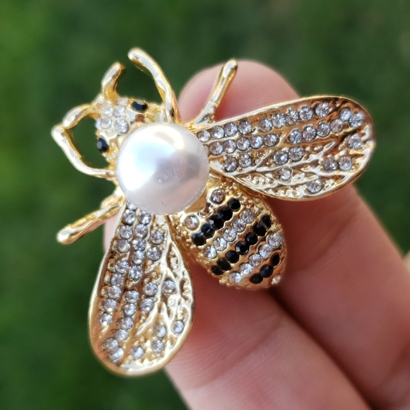 Jewelry - Goldtone Bee Rhinestone Brooch Pin Gold Tone